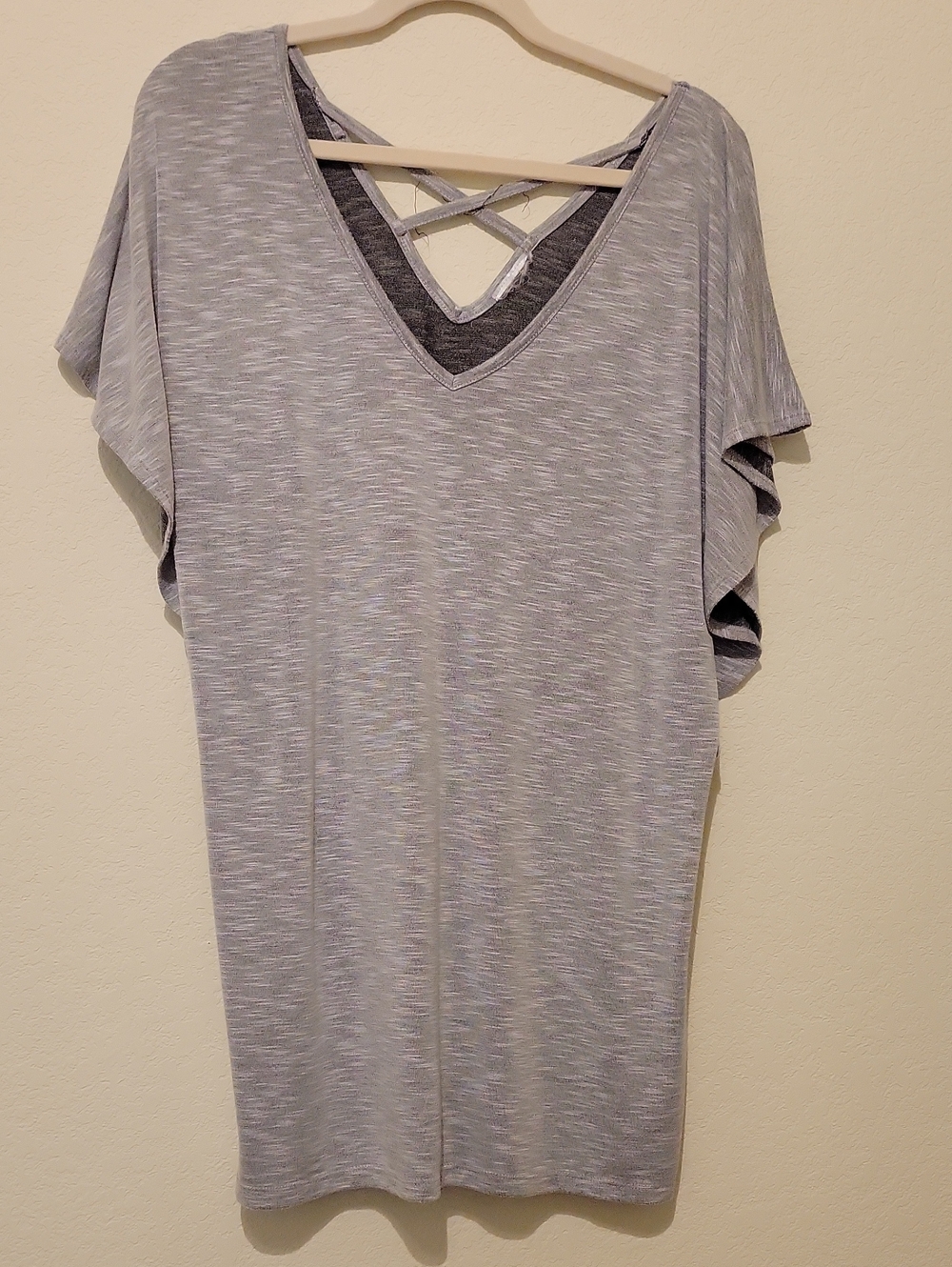 WWOT XL Light Gray V-Neck Crisscross Back Women’s Top